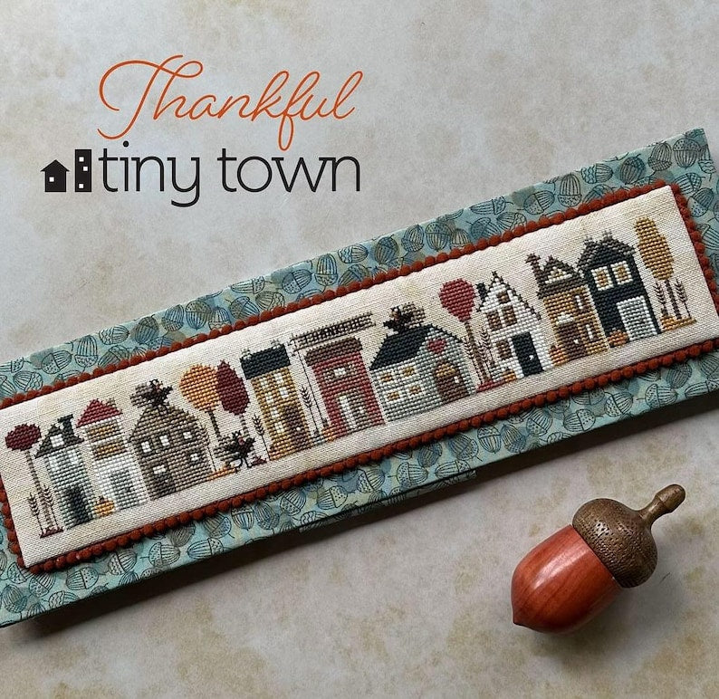 Heart In Hand Thankful Tiny Town